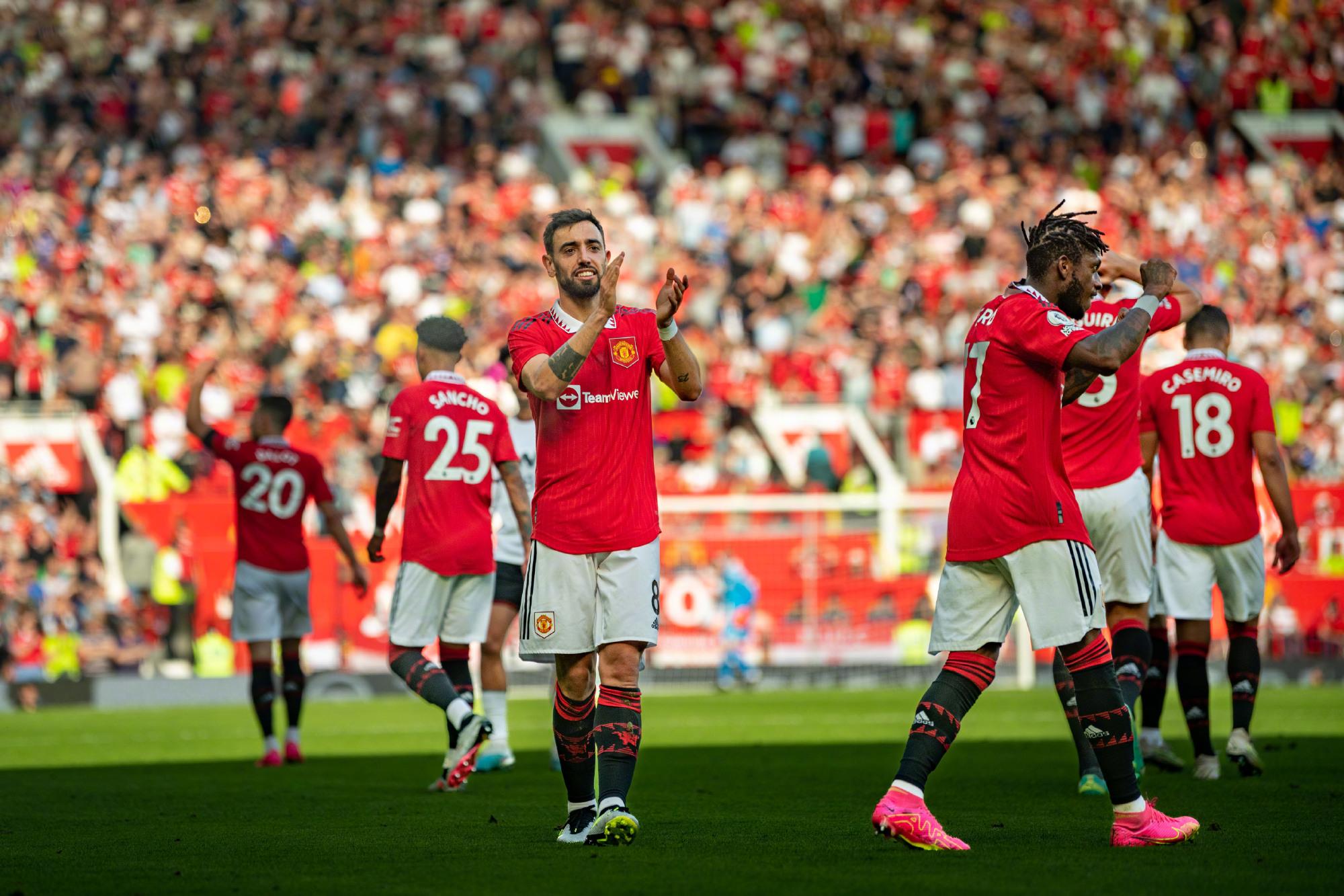 桌上展开了 桌上展开了